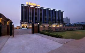 Hotel Le Seasons Park